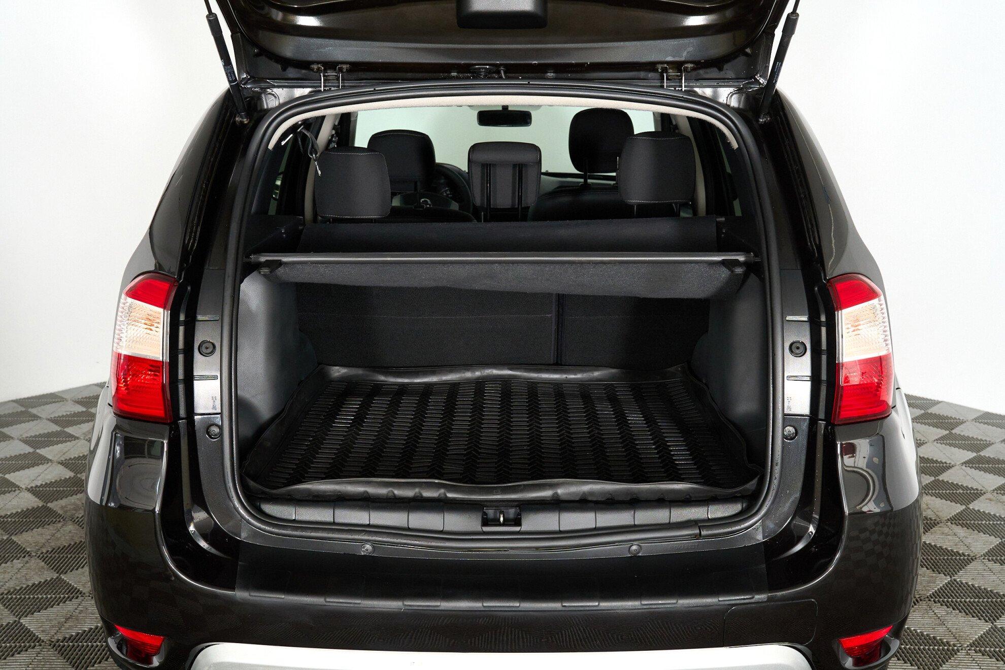 Nissan Terrano 2015, черный