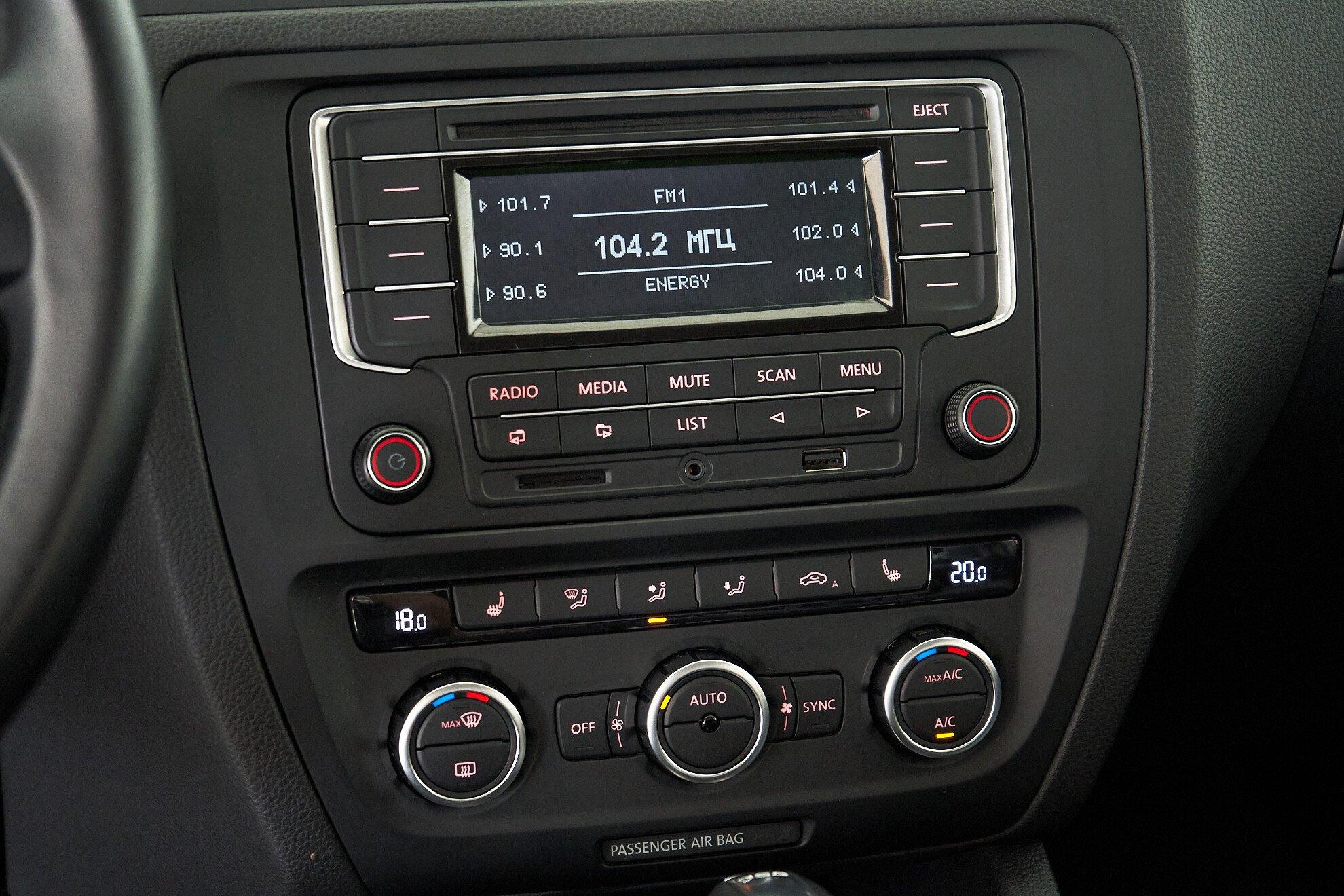 Volkswagen Jetta 2014, белый