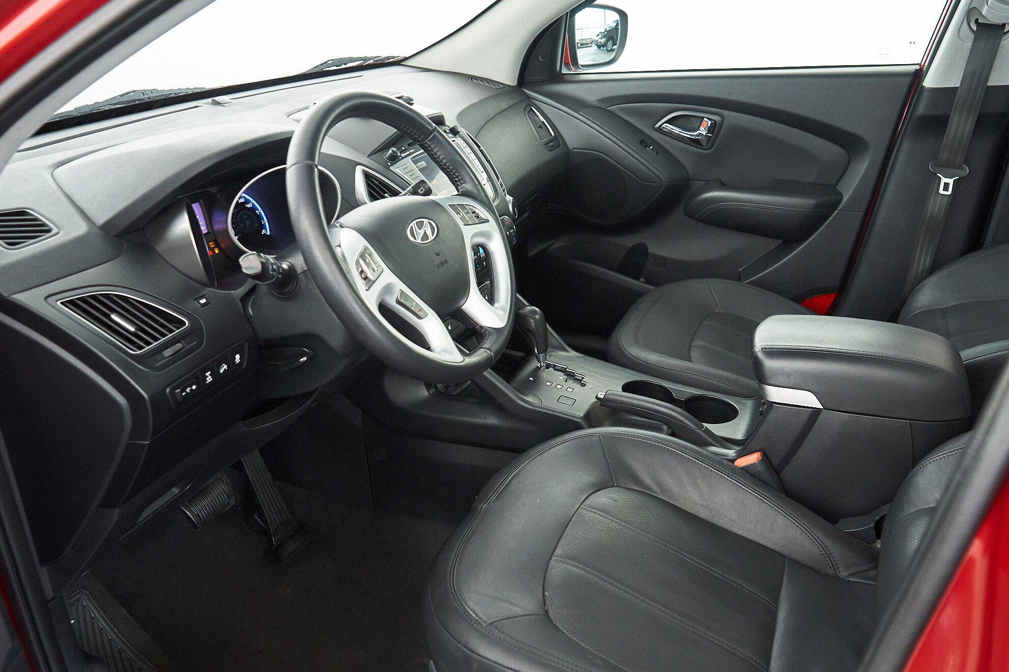 Hyundai ix35 2010, красный