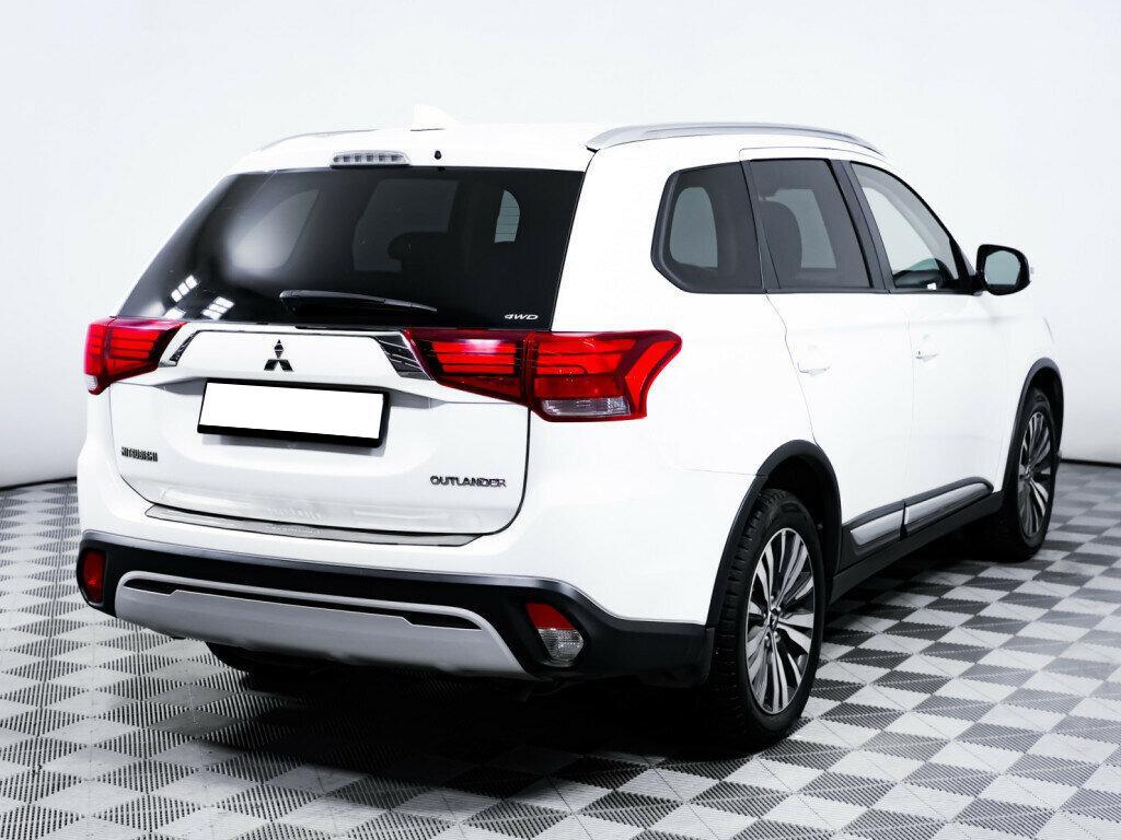 Mitsubishi Outlander 2019, белый