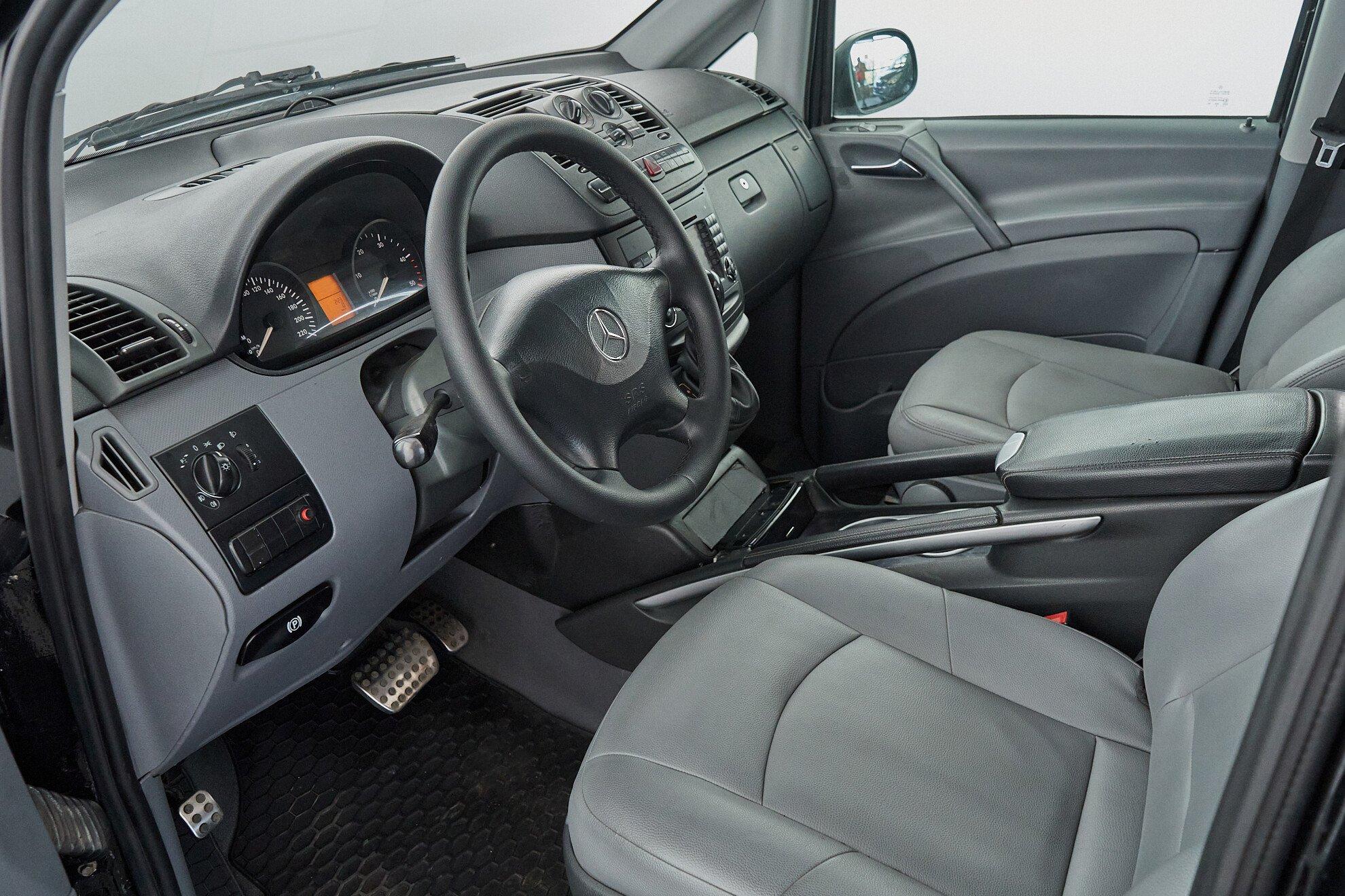 Mercedes-Benz Vito 2010, черный