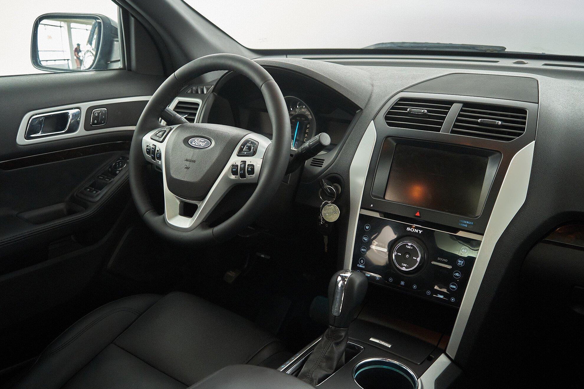 Ford Explorer 2013, черный