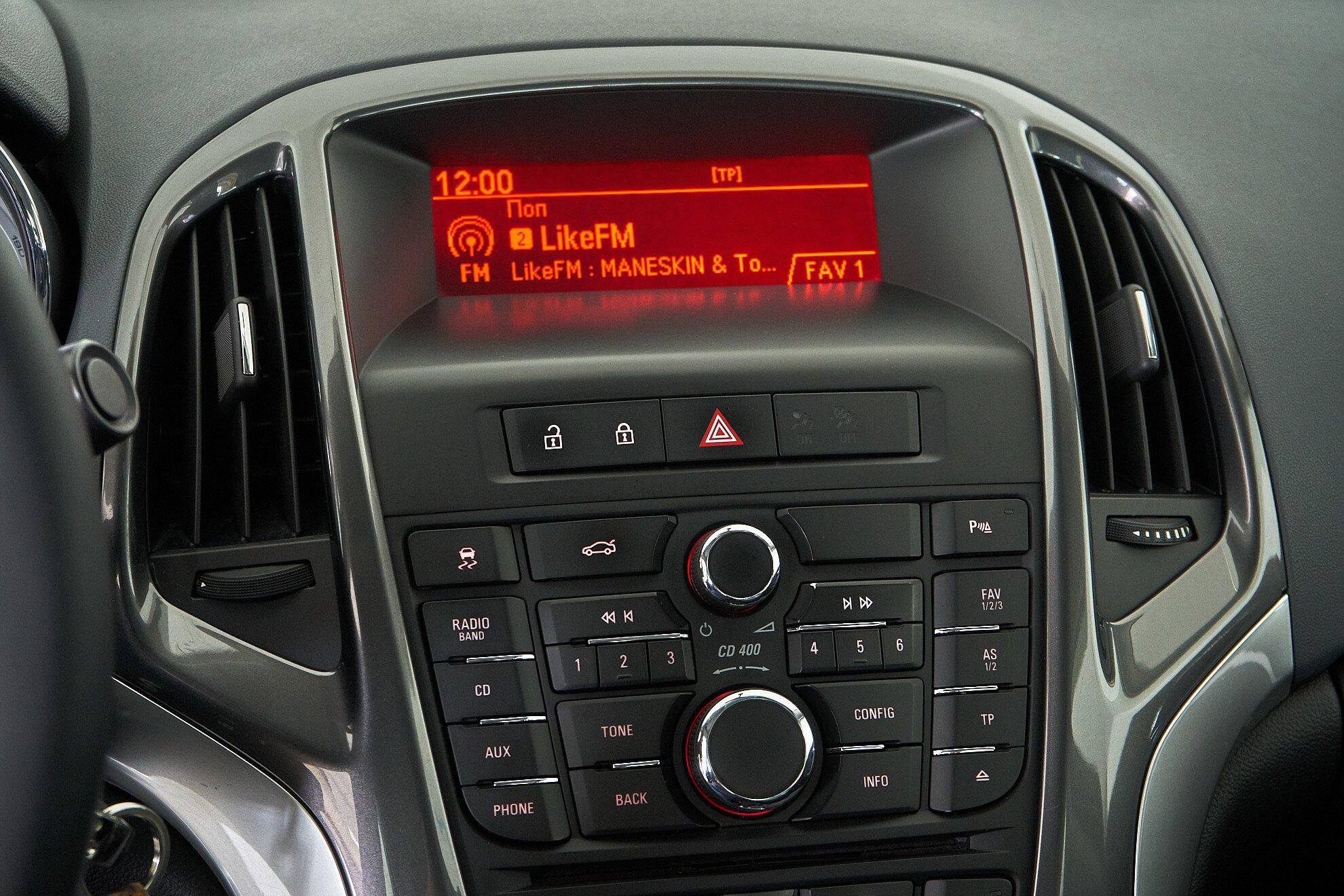 Opel Astra 2013, белый
