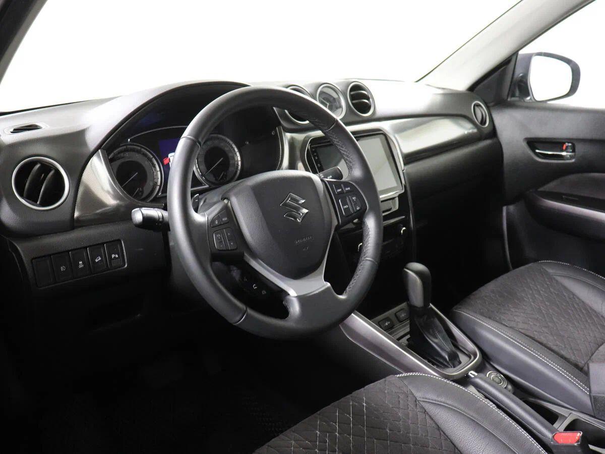 Suzuki Vitara 2021, серый