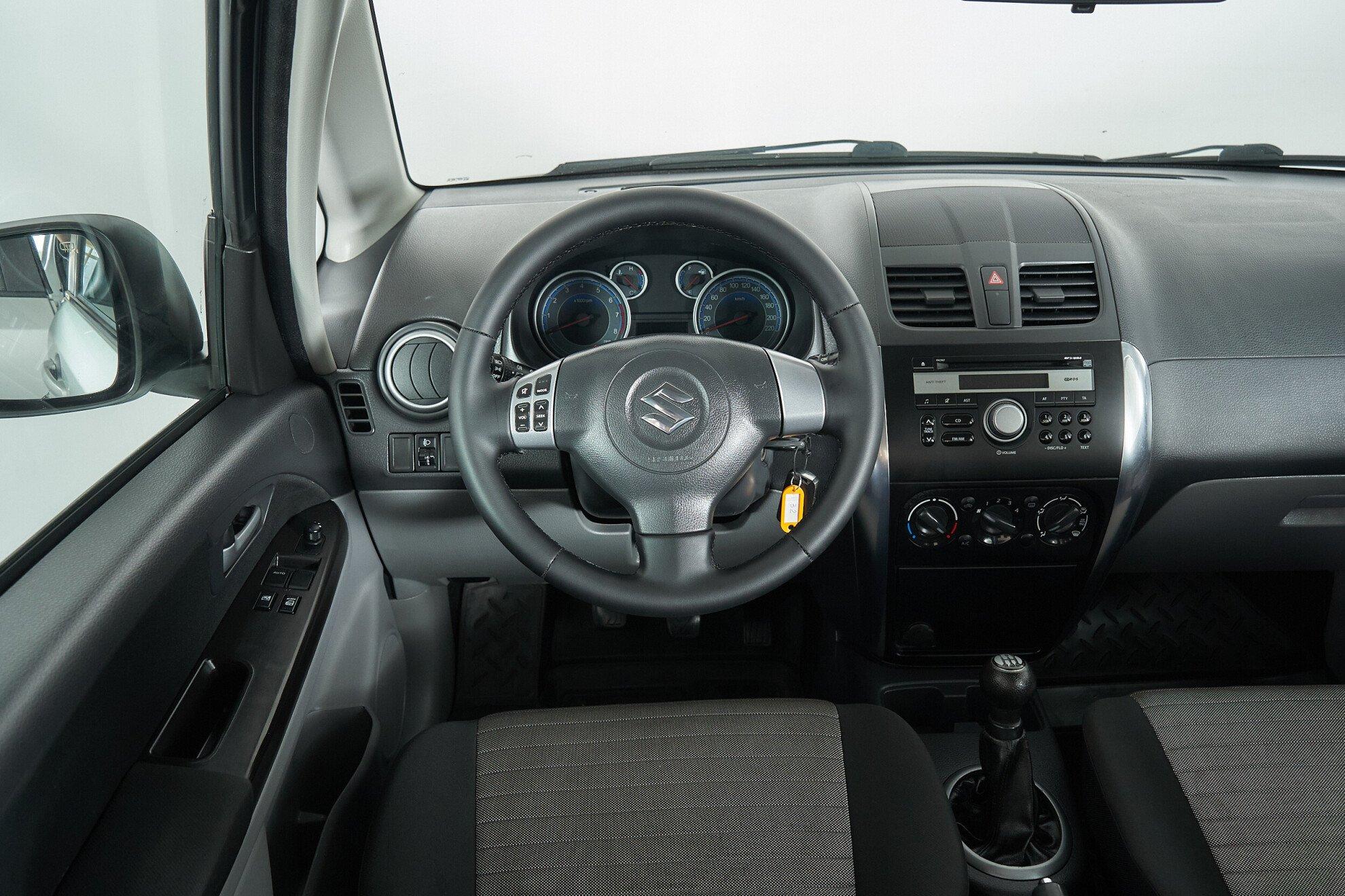 Suzuki SX4 2010, серебряный