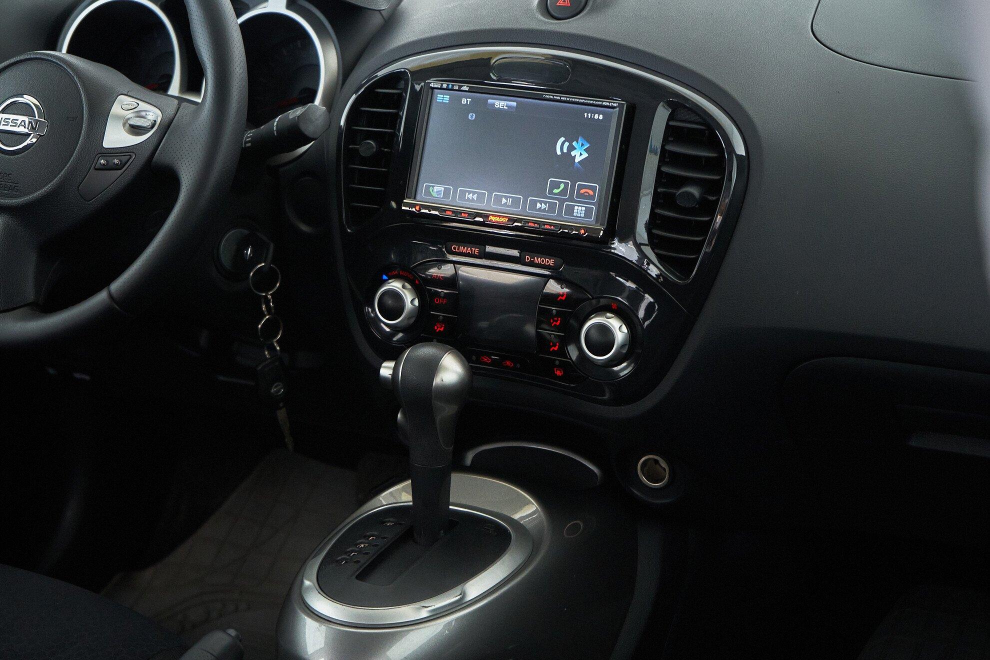 Nissan Juke 2012, белый