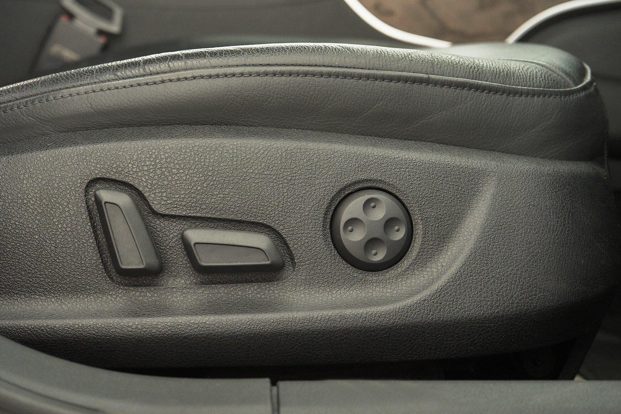 Audi A6 2011, белый
