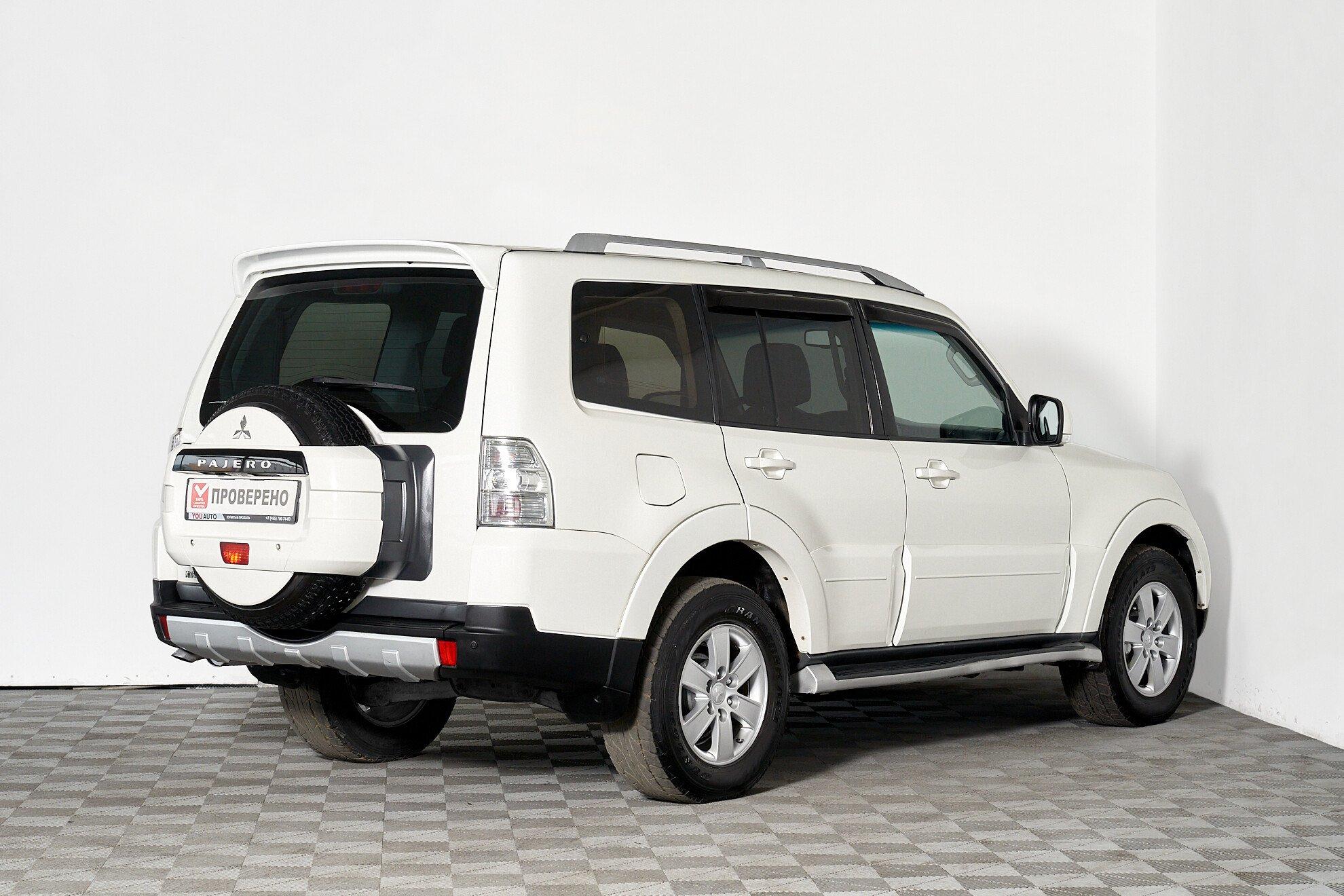 Mitsubishi Pajero 2008, белый