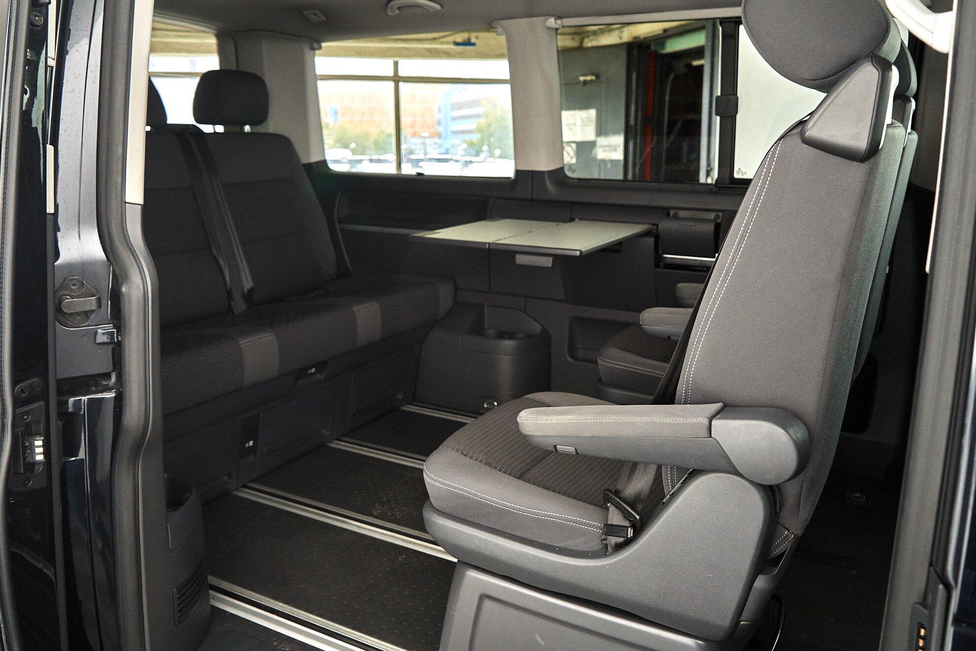 Volkswagen Multivan 2012, черный
