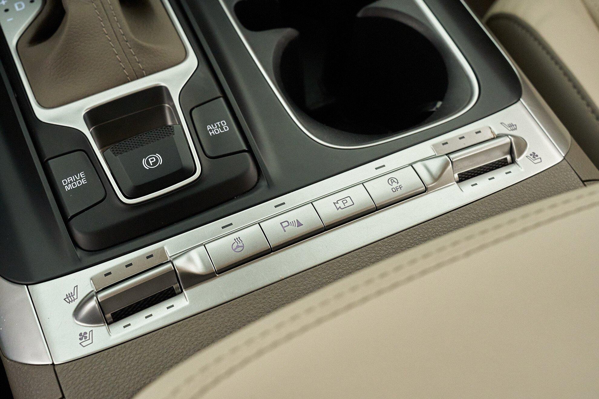 Kia Carnival 2021, белый