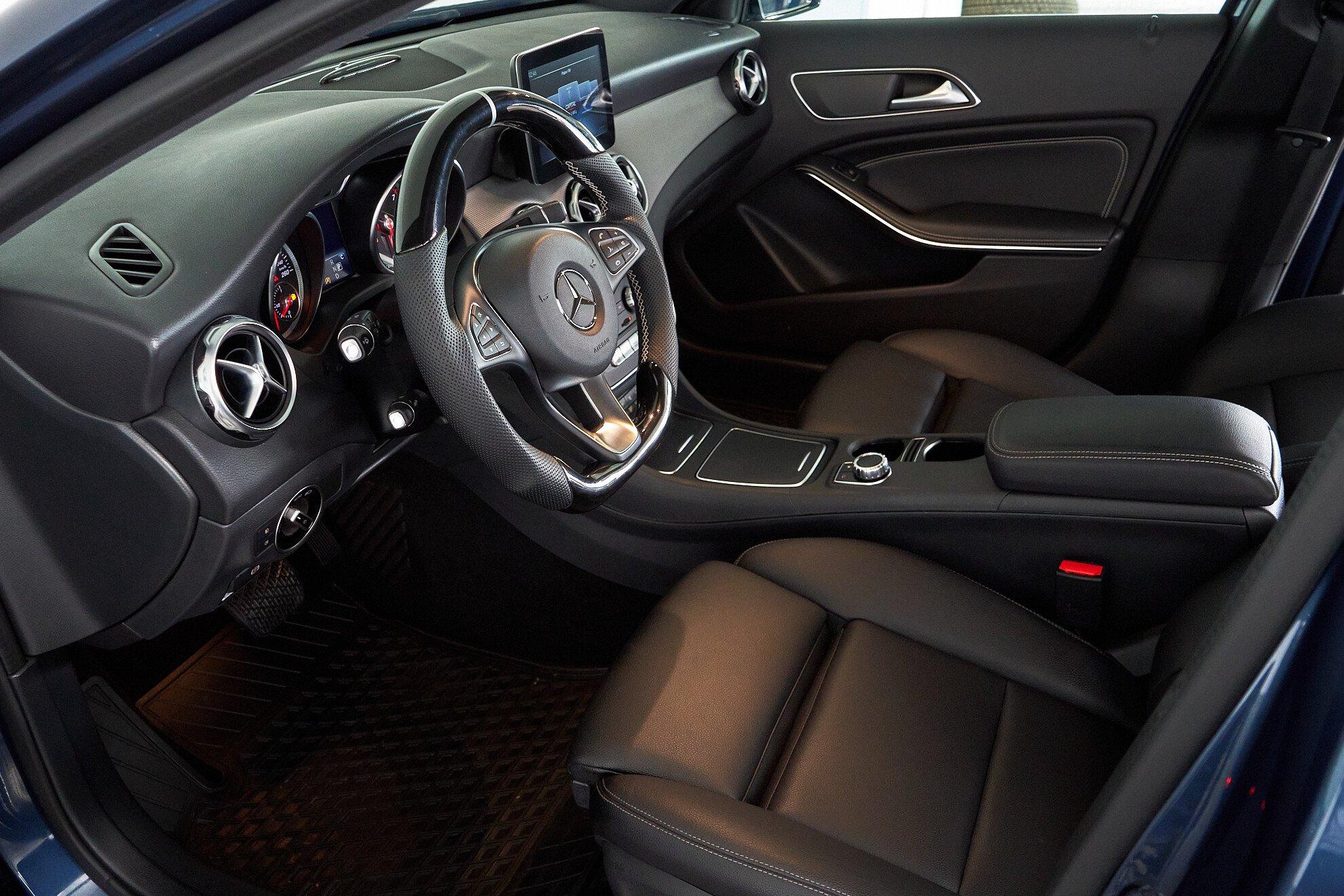 Mercedes-Benz GLA 2019, синий