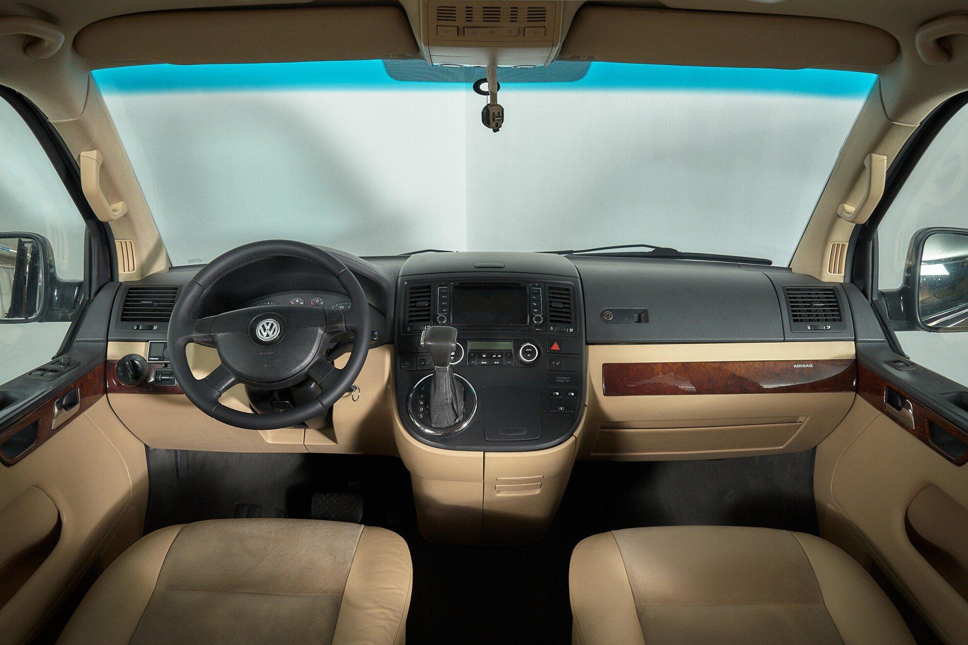 Volkswagen Multivan 2008, черный