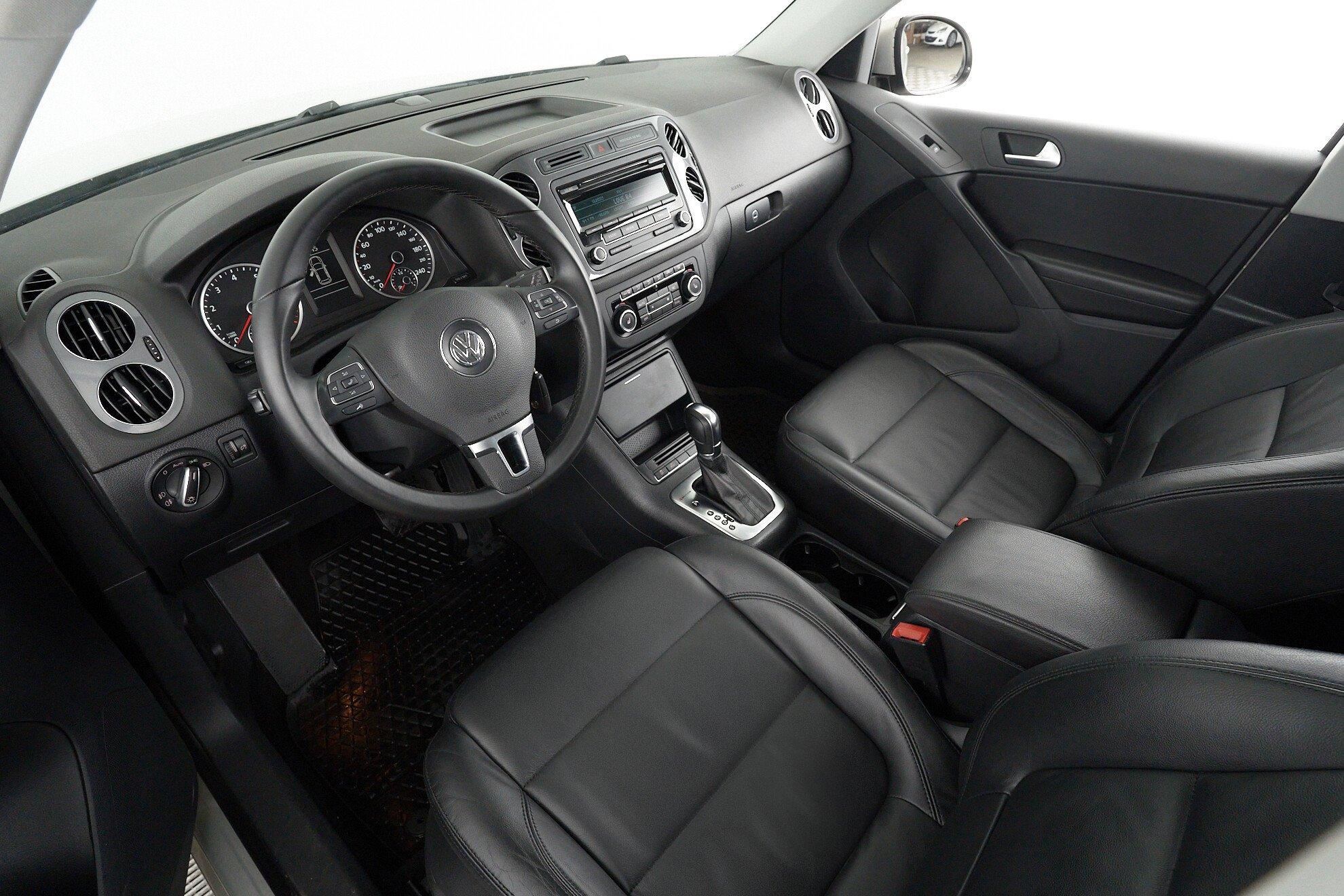 Volkswagen Tiguan 2012, серебряный