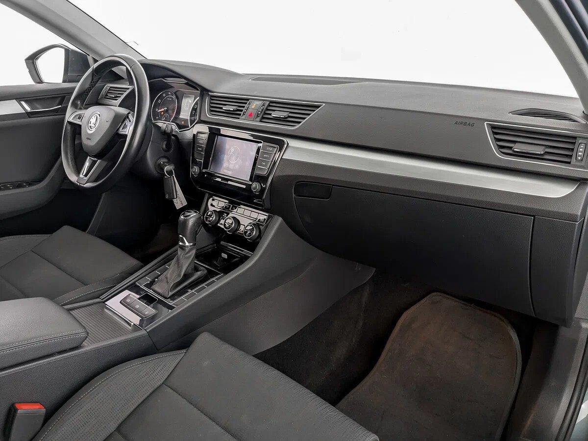 Skoda Superb 2019, серый