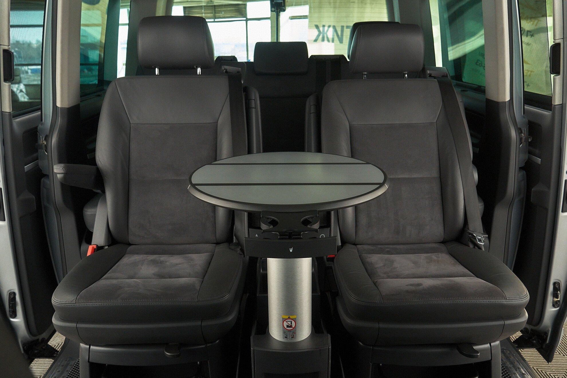 Volkswagen Multivan 2013, серебряный