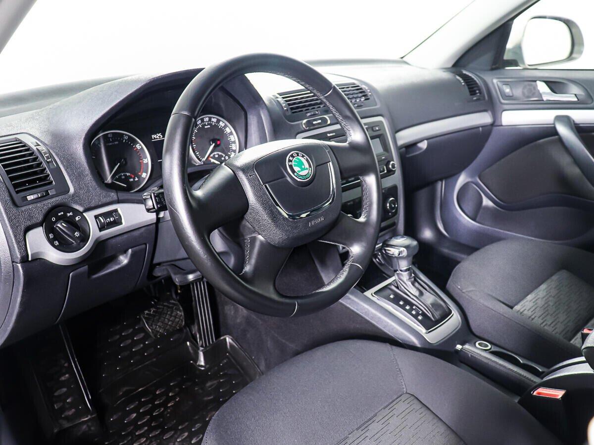 Skoda Octavia 2013, серый