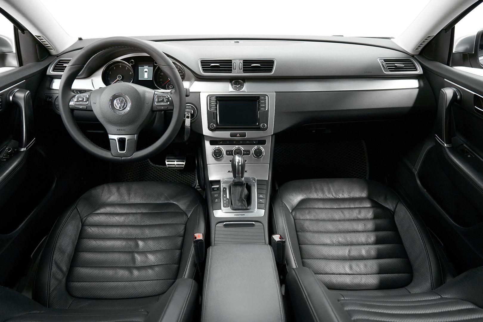 Volkswagen Passat 2012, серебряный