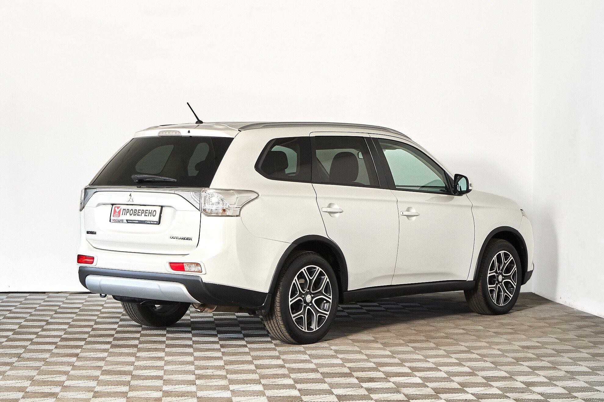 Mitsubishi Outlander 2014, белый