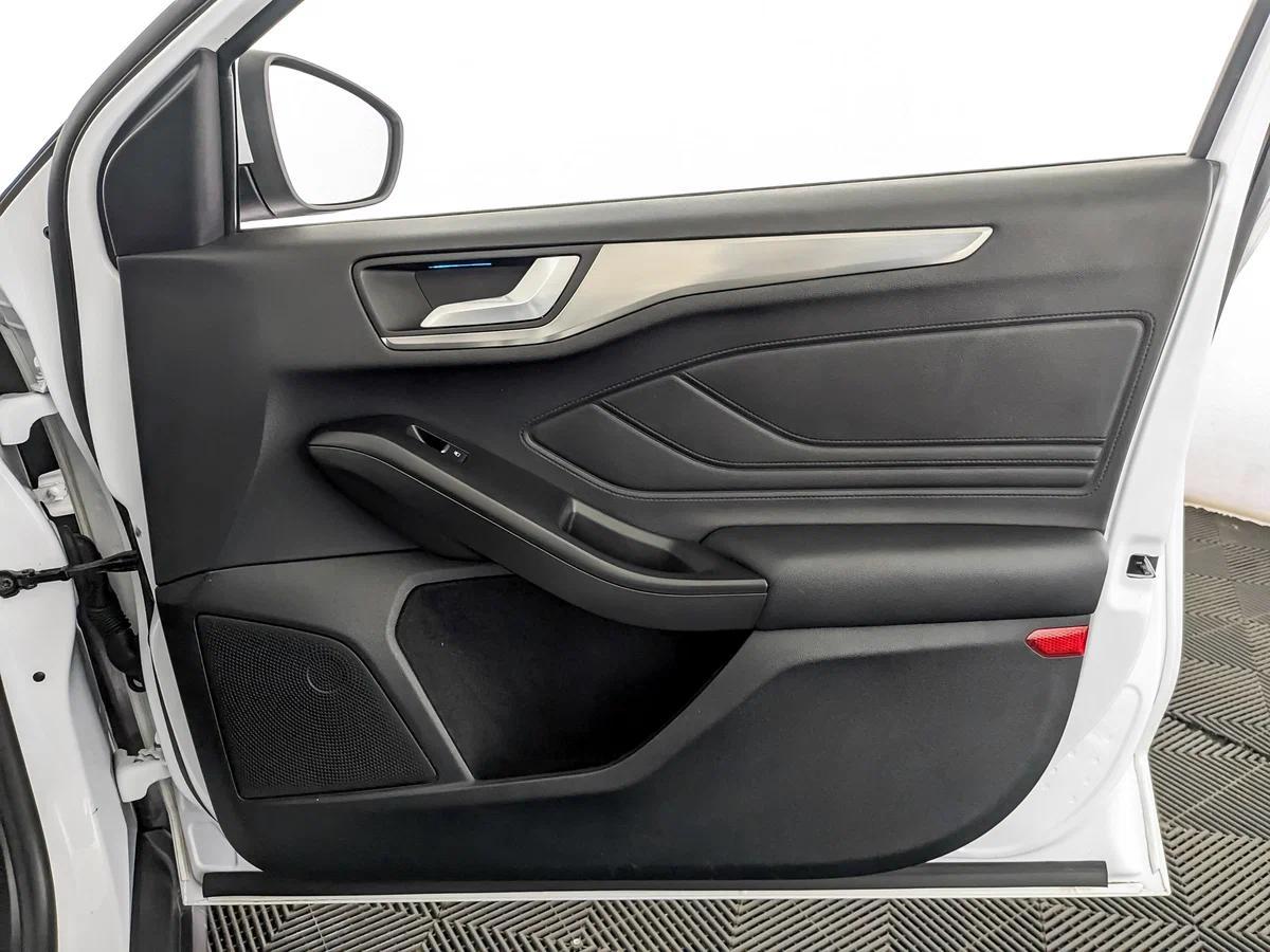 Ford Focus 2021, белый