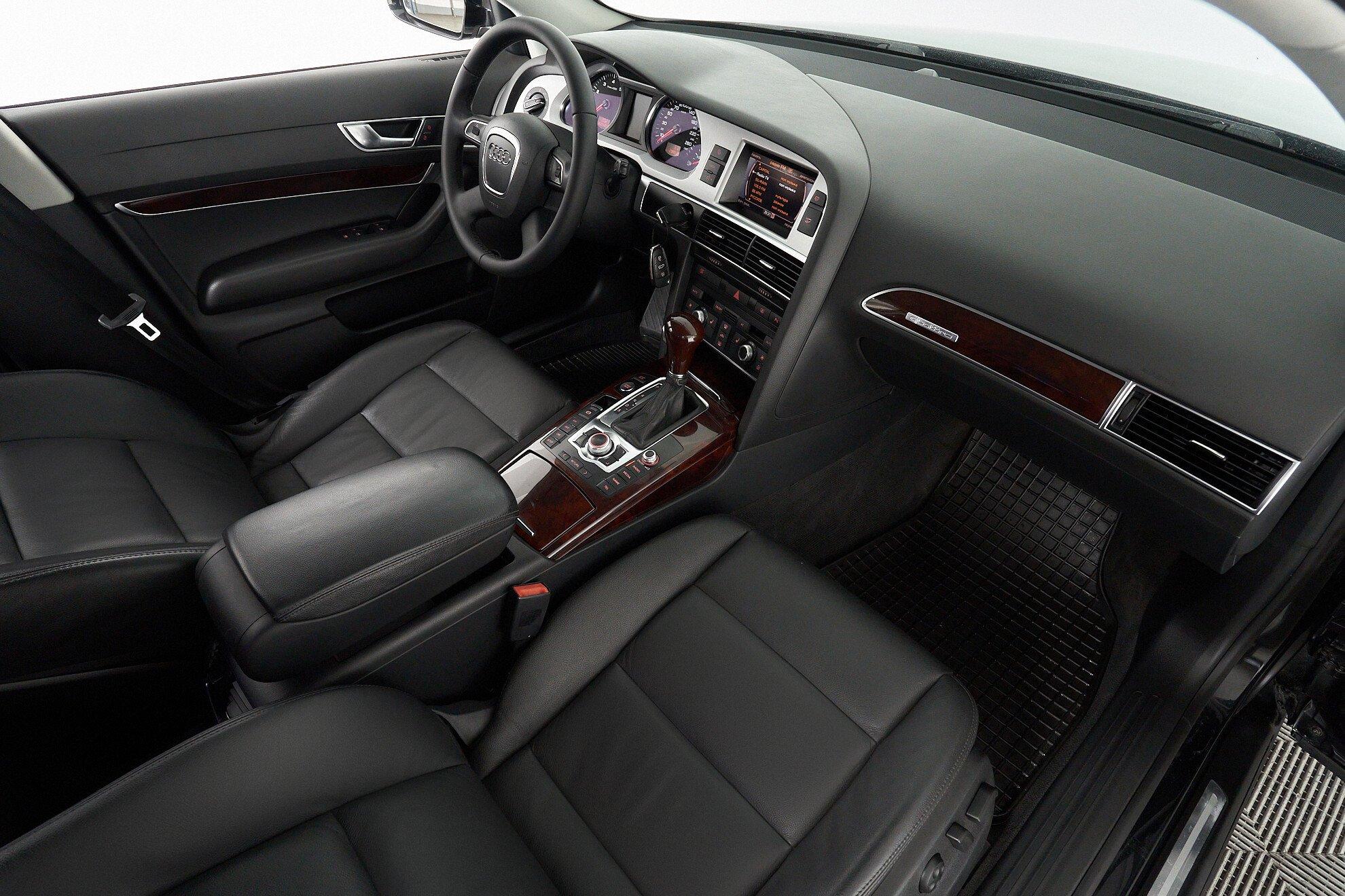 Audi A6 2010, черный