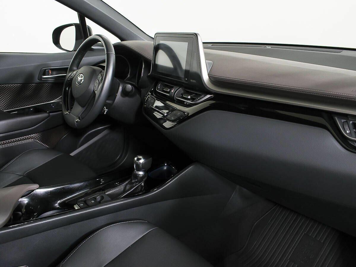 Toyota C-HR 2018, серебряный