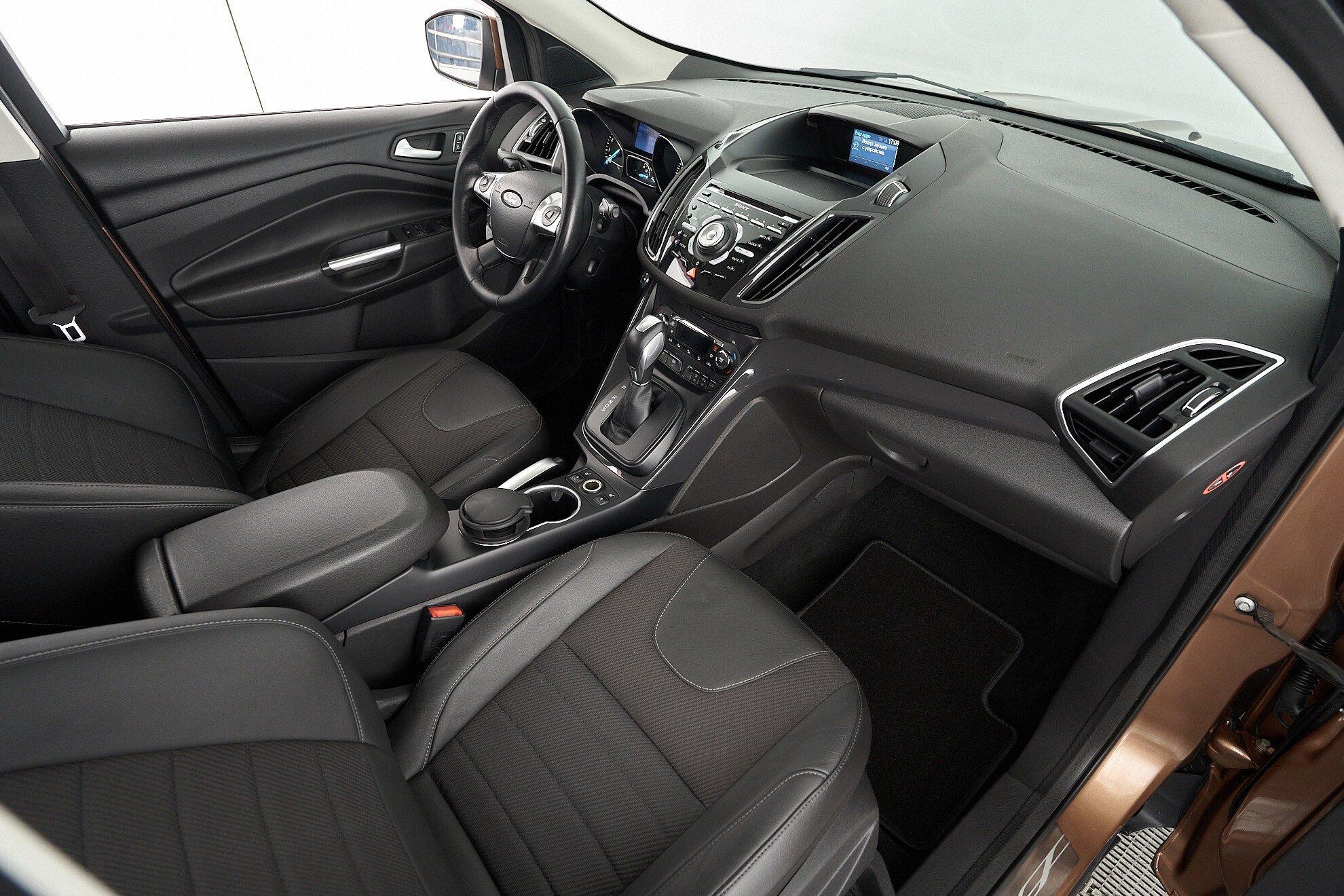 Ford Kuga 2013, коричневый