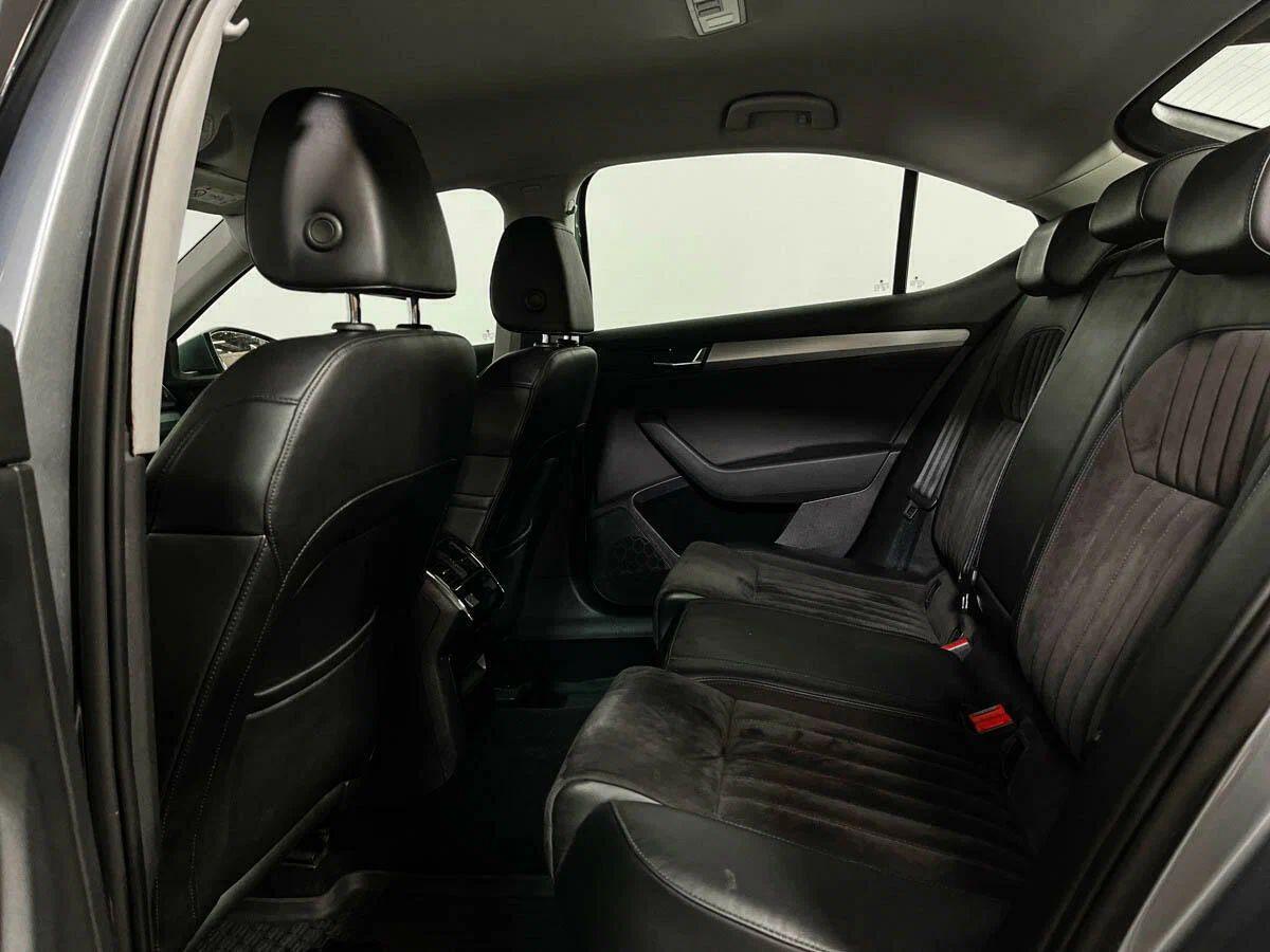 Skoda Superb 2019, серебряный