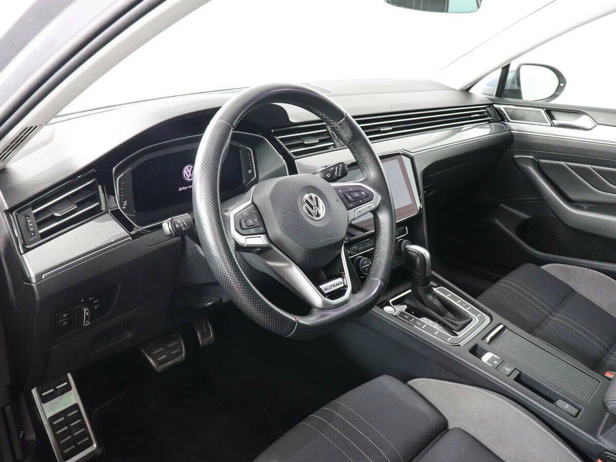 Volkswagen Passat 2019, серебряный