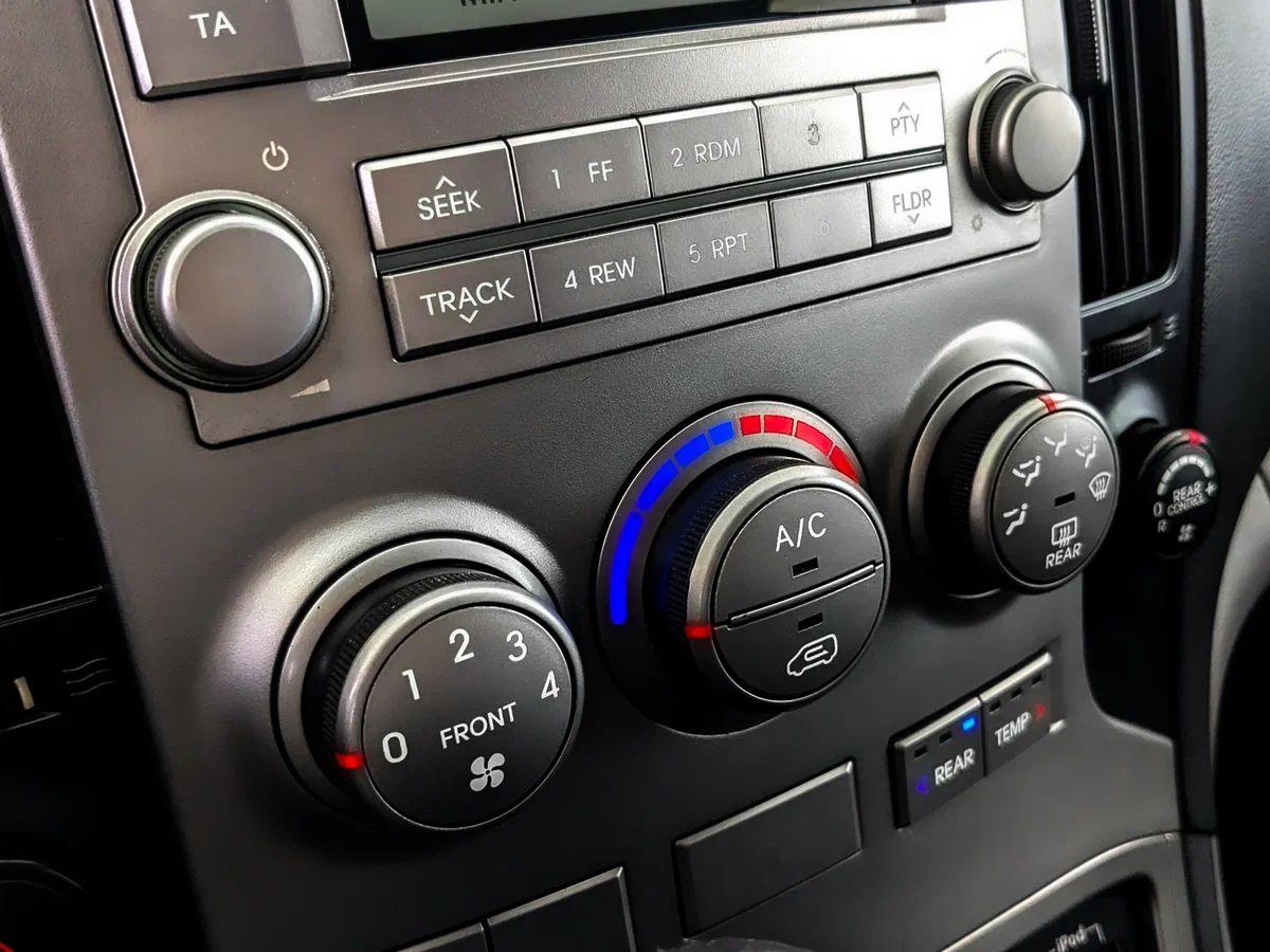 Hyundai H-1 2013, серебряный
