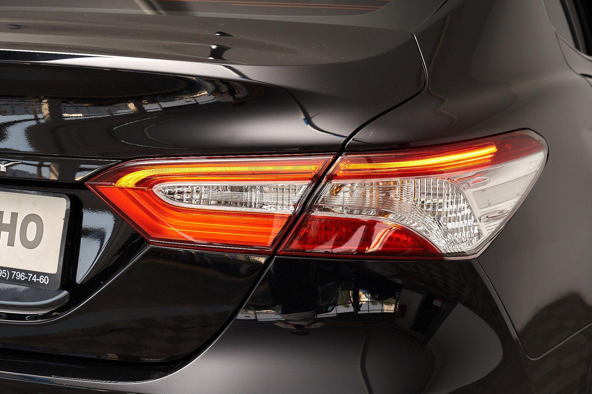 Toyota Camry 2022, черный