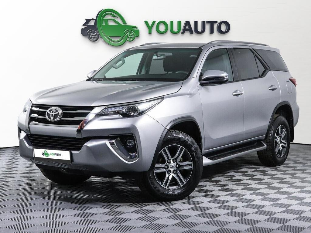 Toyota Fortuner 2020, серебряный