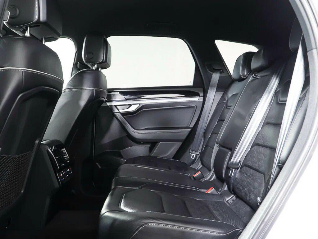 Volkswagen Touareg 2020, белый