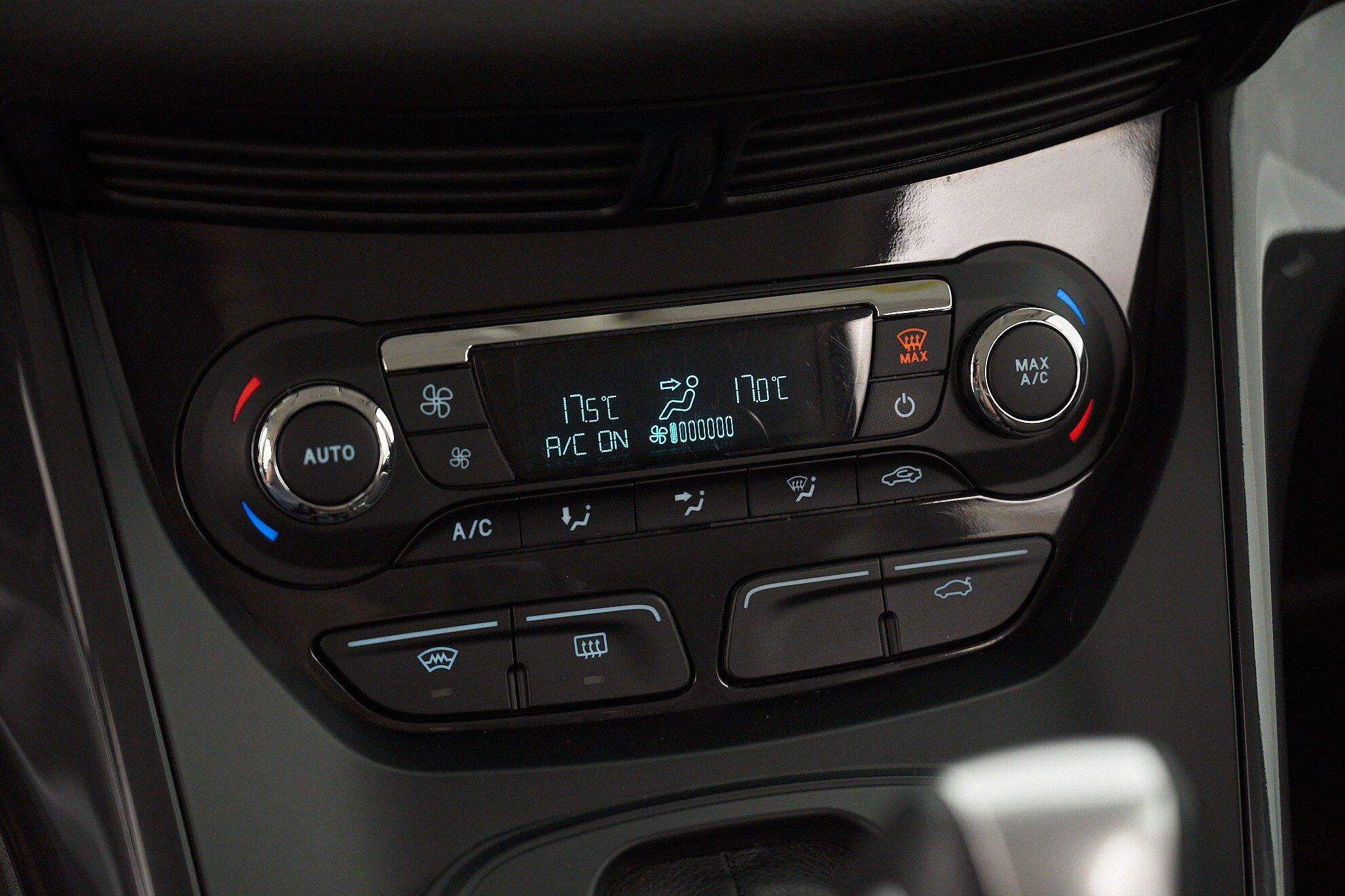 Ford Kuga 2015, белый