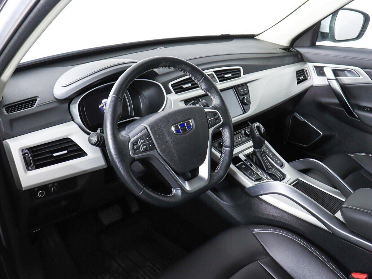 Geely Atlas 2019, серебряный