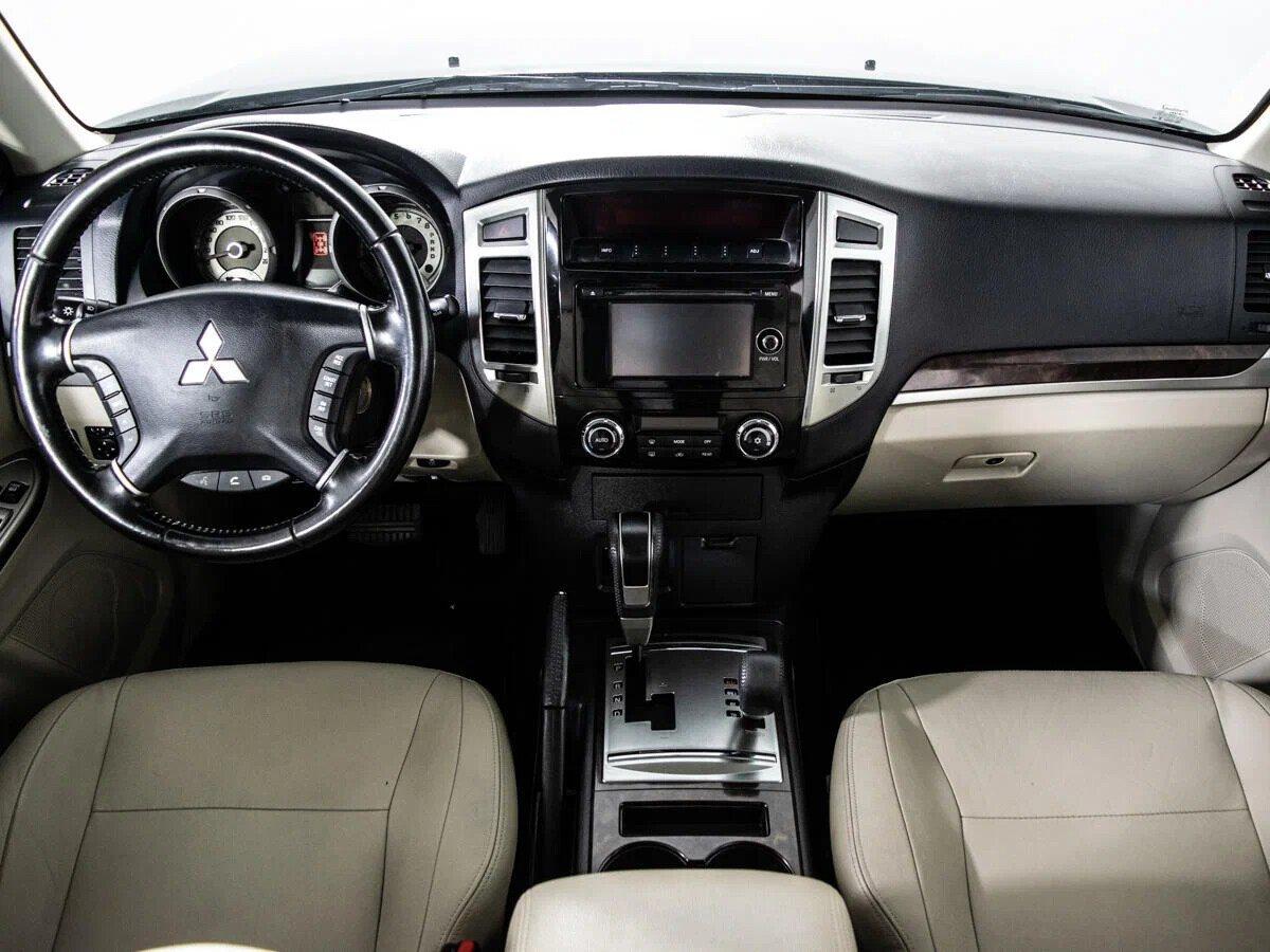 Mitsubishi Pajero 2018, черный