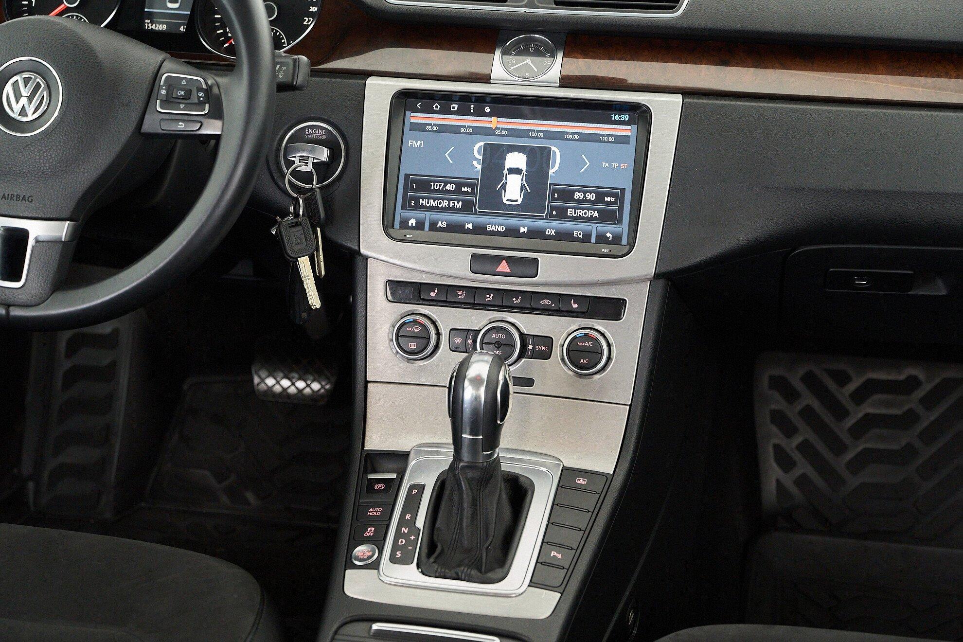 Volkswagen Passat 2012, белый