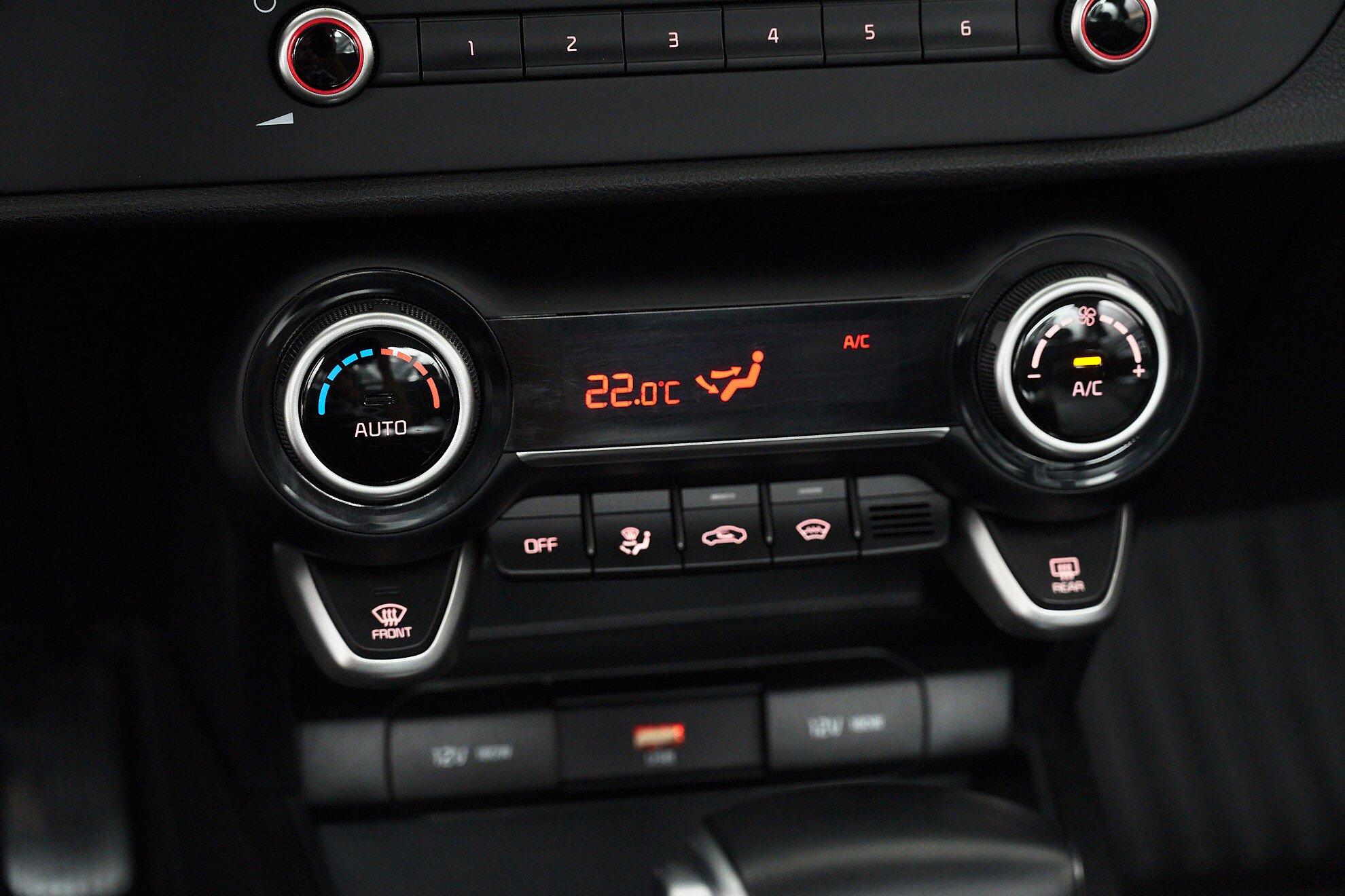 Kia Rio 2021, белый
