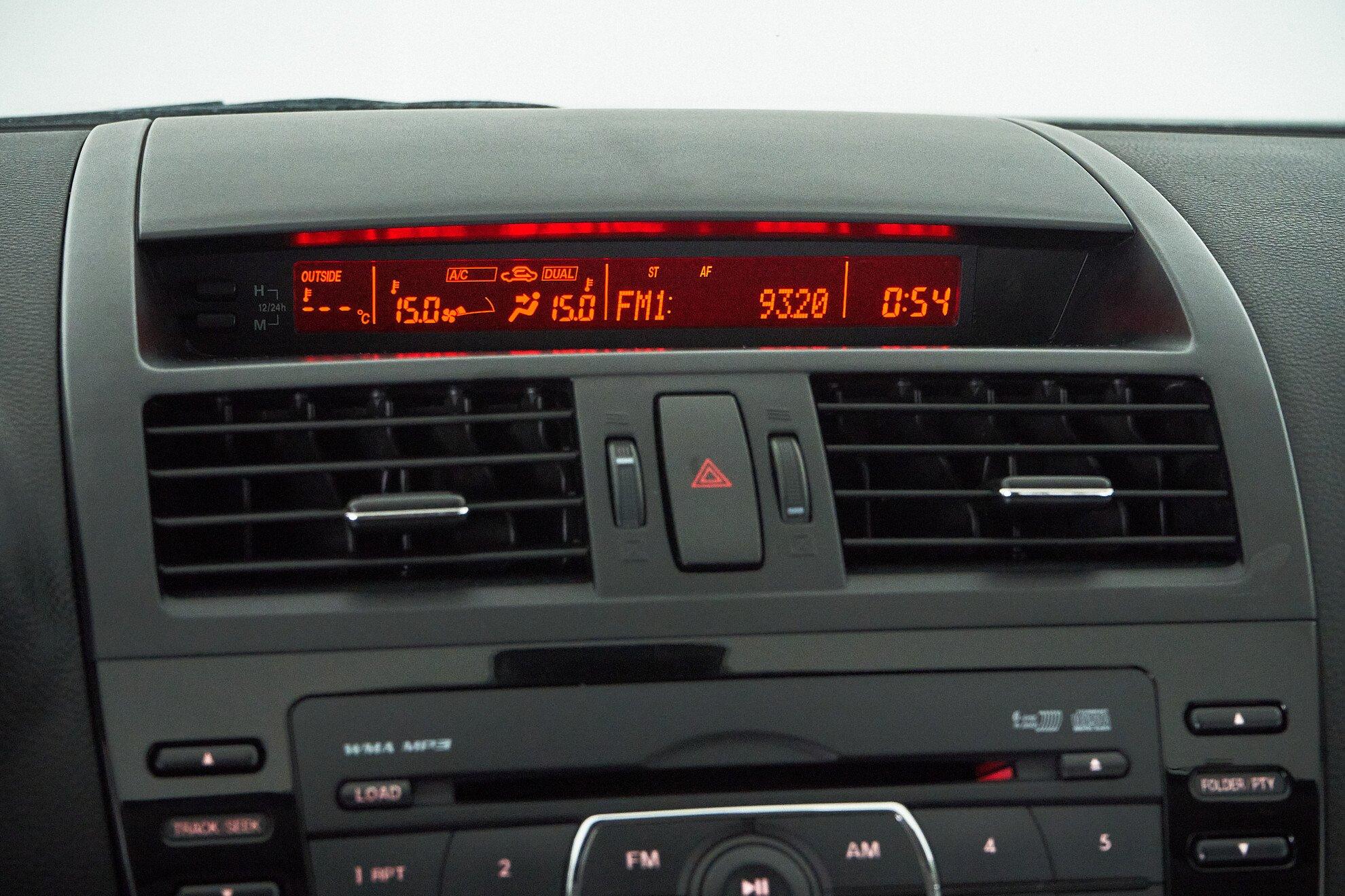Mazda 6 2010, белый