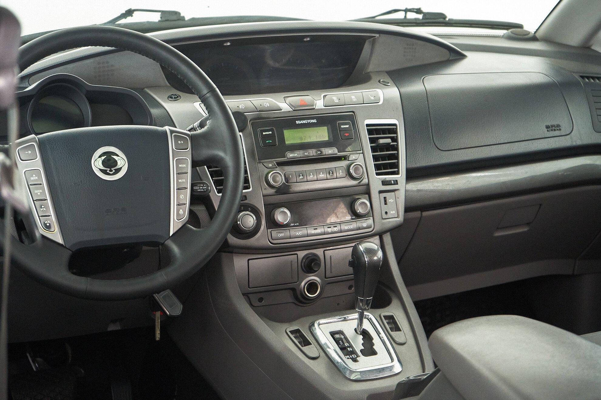 SsangYong Stavic 2014, белый