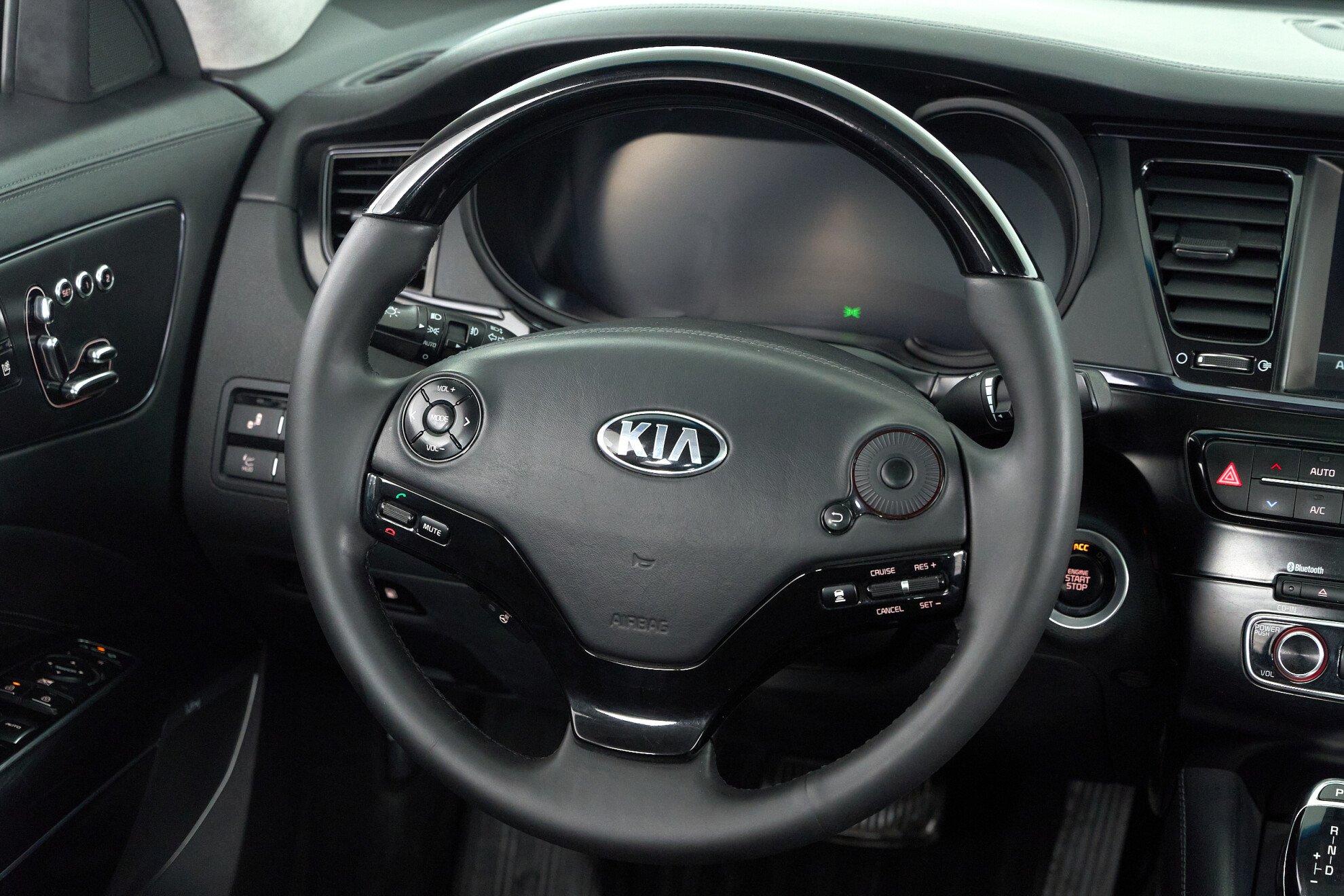Kia Quoris 2015, черный