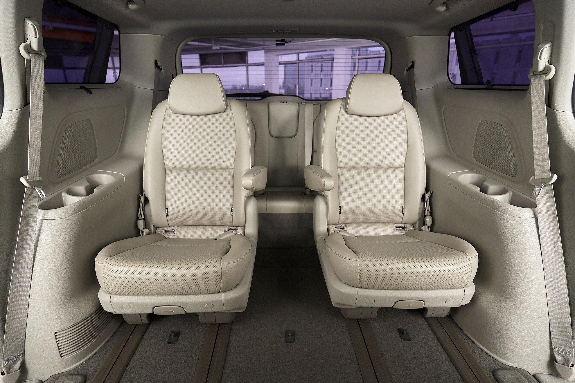 Kia Carnival 2017, серый