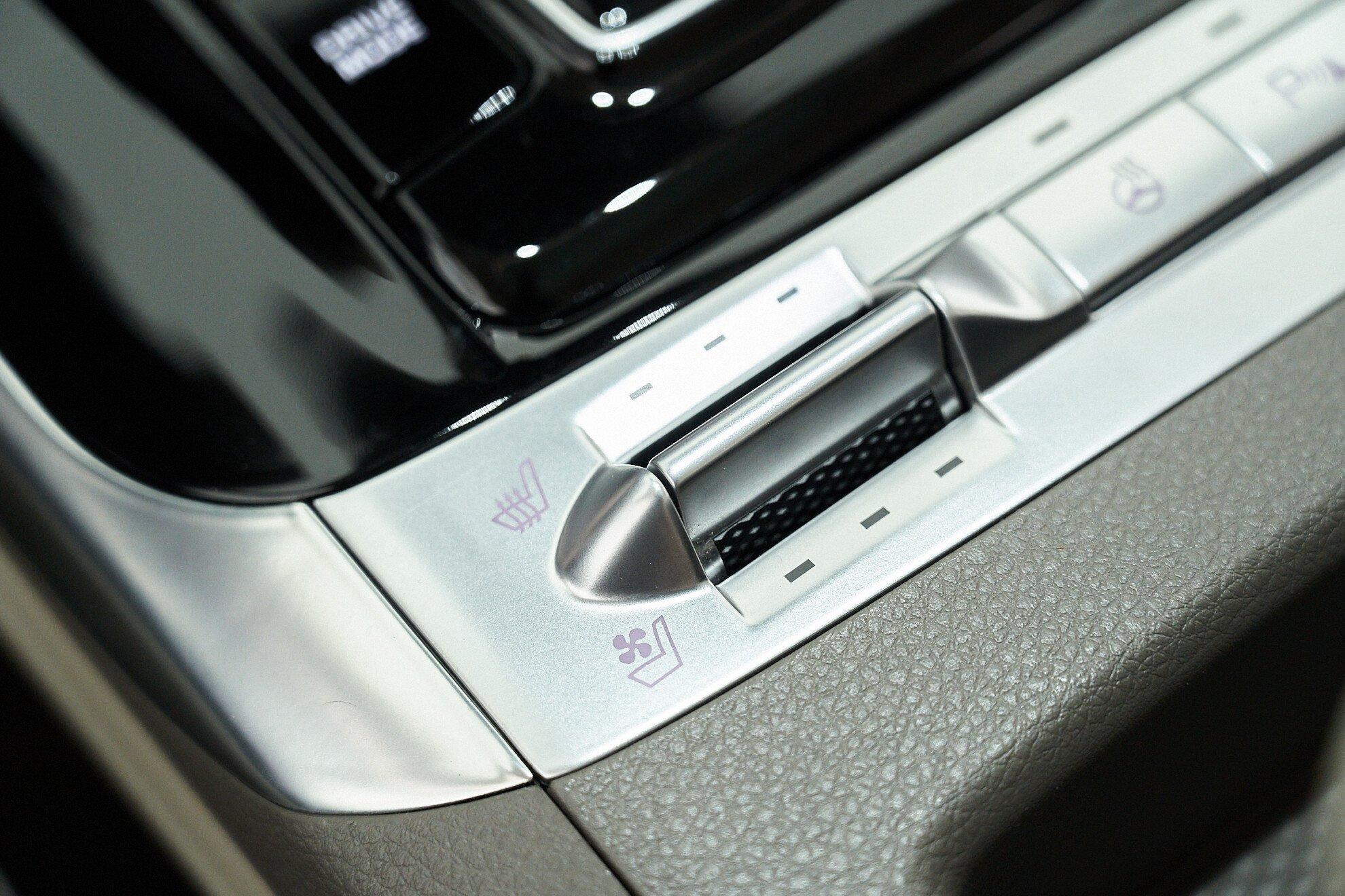 Kia Carnival 2023, белый