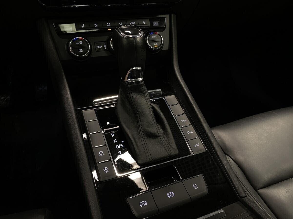Skoda Superb 2019, серебряный
