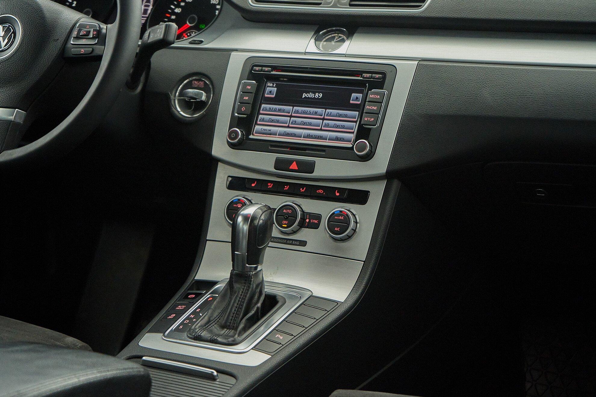 Volkswagen Passat CC 2013, белый