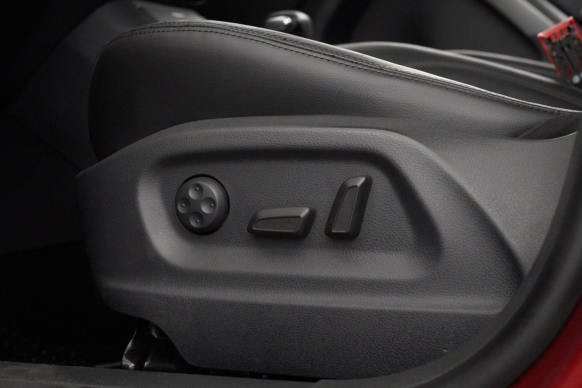 Volkswagen Tiguan 2010, красный