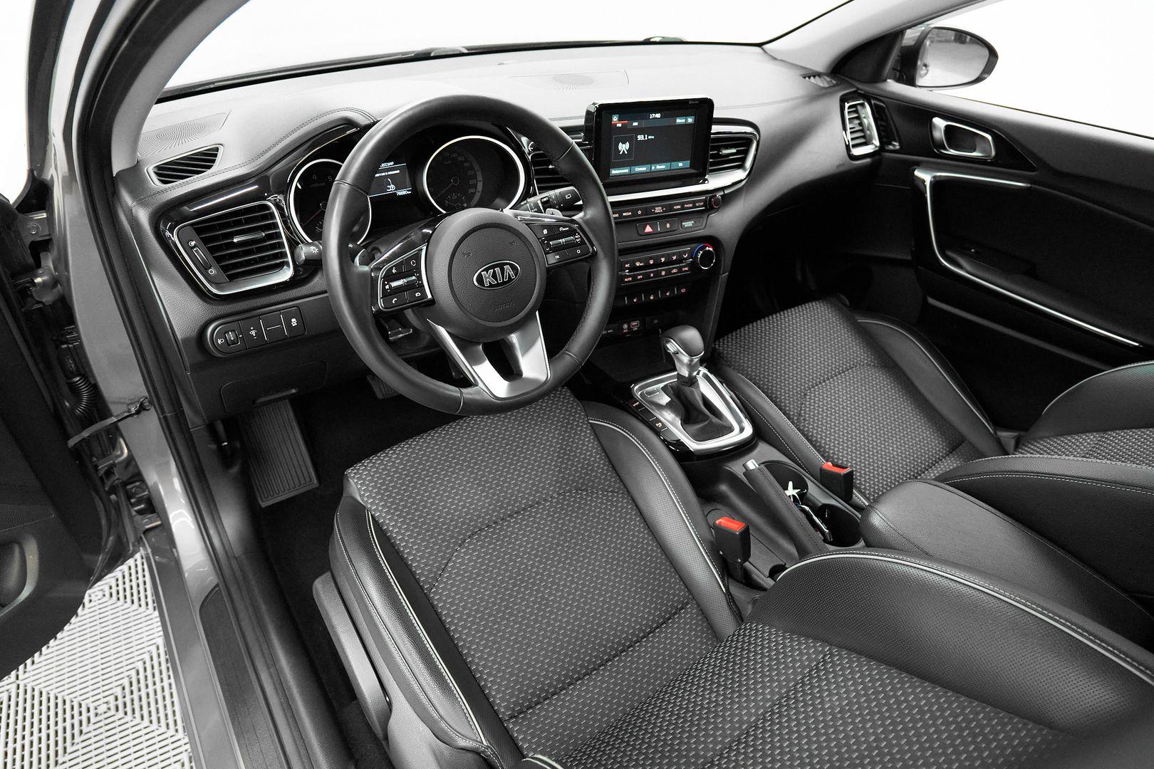 Kia Ceed 2019, коричневый