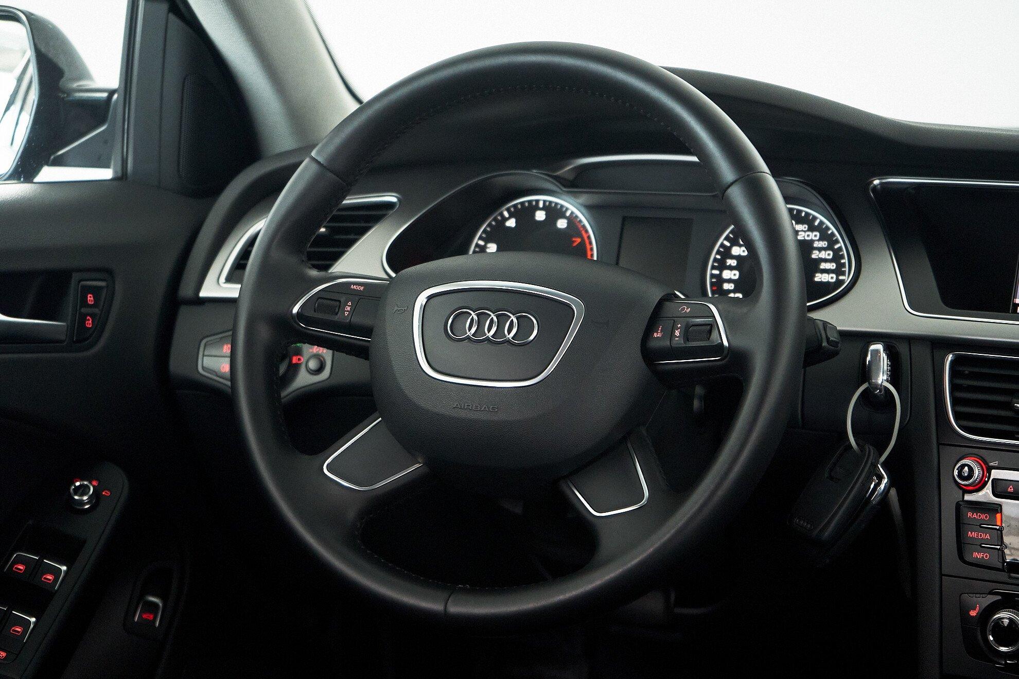 Audi A4 2012, черный