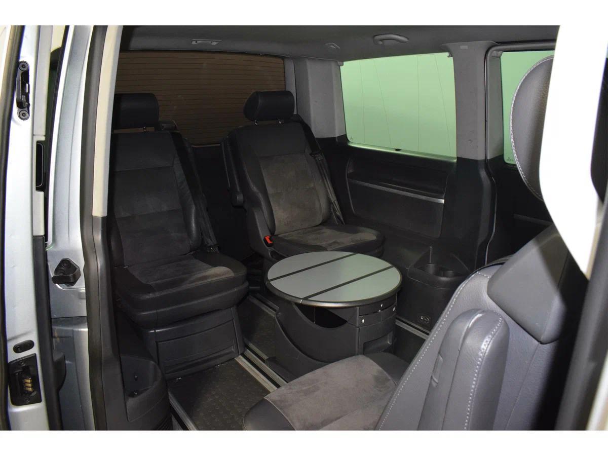 Volkswagen Multivan 2009, серебряный