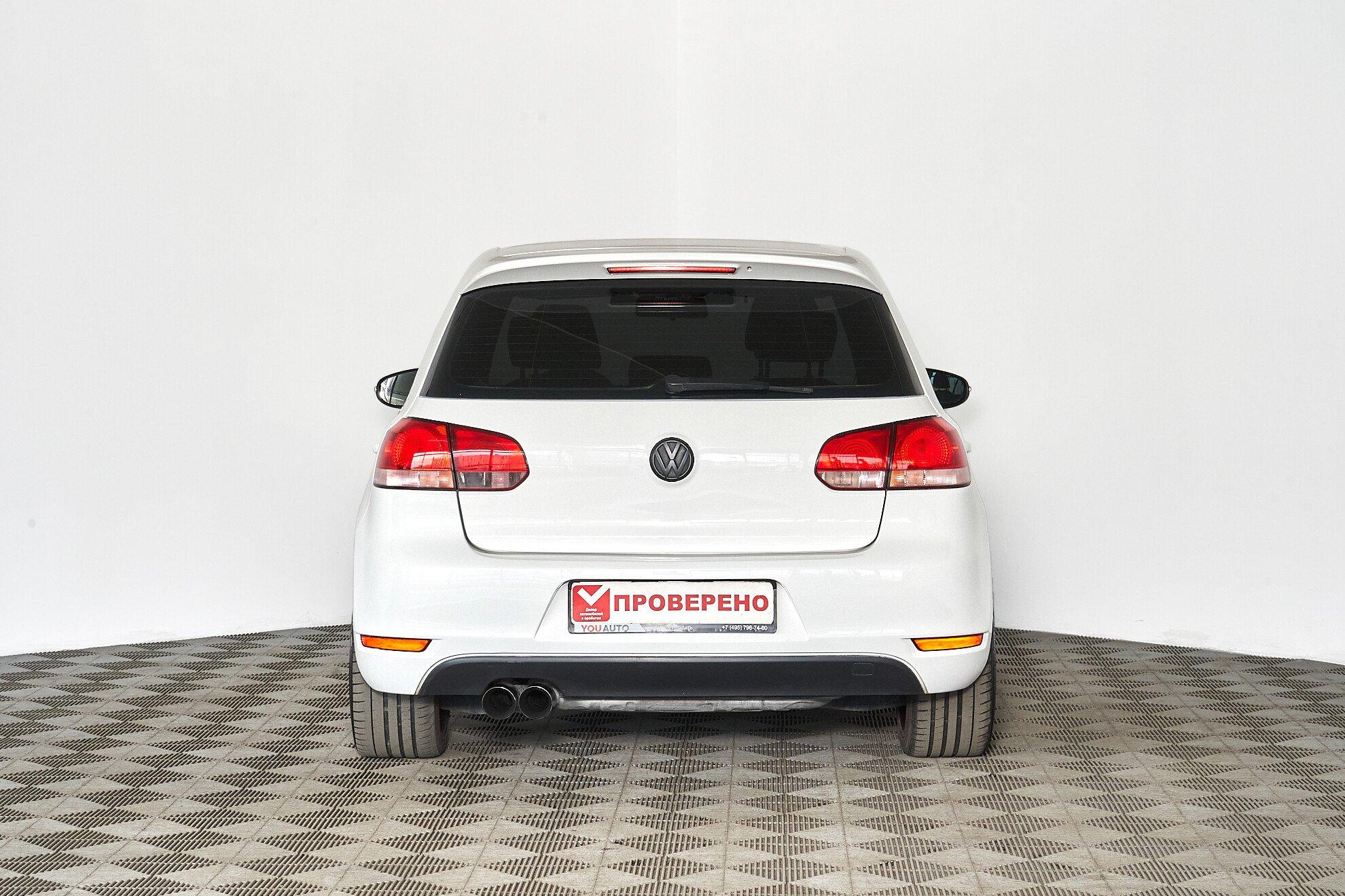 Volkswagen Golf 2012, белый
