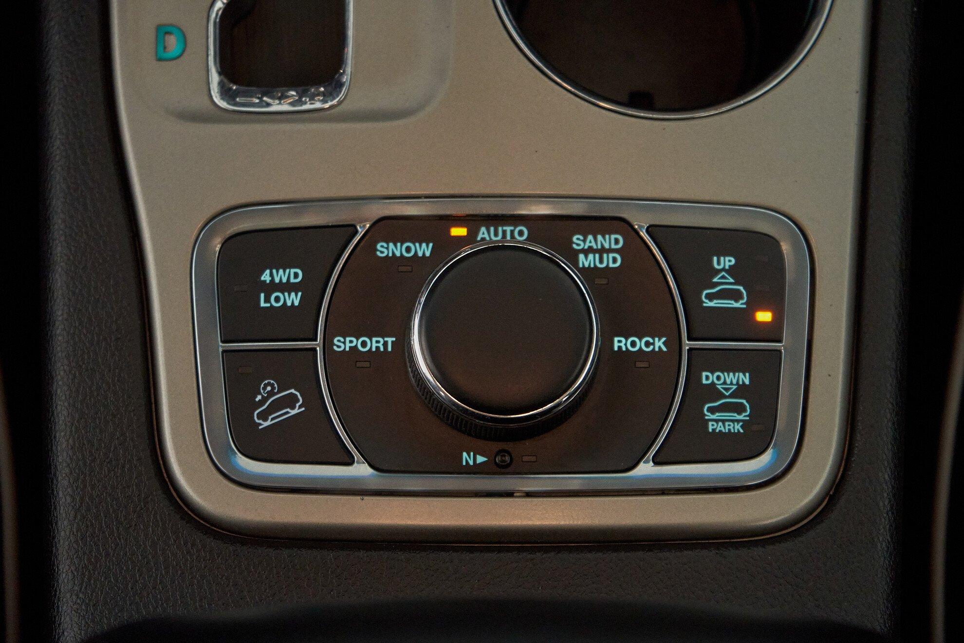 Jeep Grand Cherokee 2011, черный